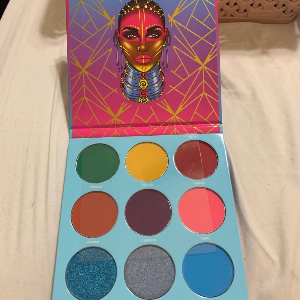 MAKEUP EYESHADOW BUNDLE